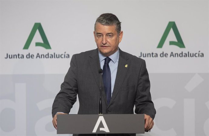 El consejero de la Presidencia, Interior, Diálogo Social y Simplificación Administrativa, Antonio Sanz, durante la rueda de prensa posterior a la reunión de Consejo de Gobierno de la Junta de Andalucía. A 13 de septiembre de 2022, en Sevilla