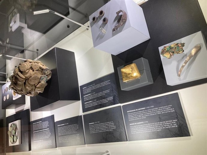 Piezas de la muestra en el Museo de Almería que se inaugura este miércoles