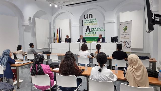 La UNIA forma a jóvenes titulados marroquíes en energías renovables.