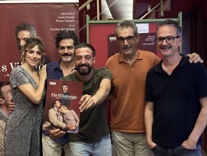 Rueda de prensa de presentación de la obra 'Els Villalonga' en el Teatro Talia de Valncia