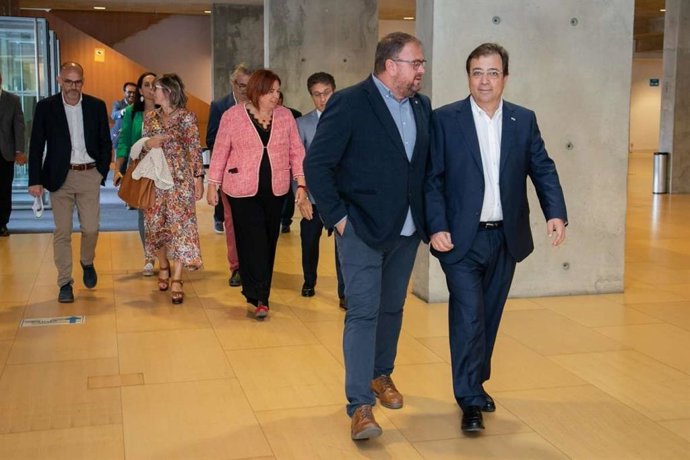El presidente de la Junta, Guillermo Fernández Vara, a su llegada al Palacio de Congresos.