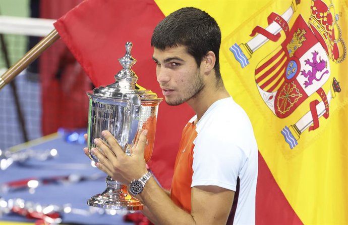 Winner Carlos Alcaraz of Spain celebrates during the men's final trophy ceremony on day 14 of the US Open 2022, 4th Grand Slam tennis tournament of the season on September 11, 2022 at USTA National Tennis Center in New York, United States - Photo Jean C