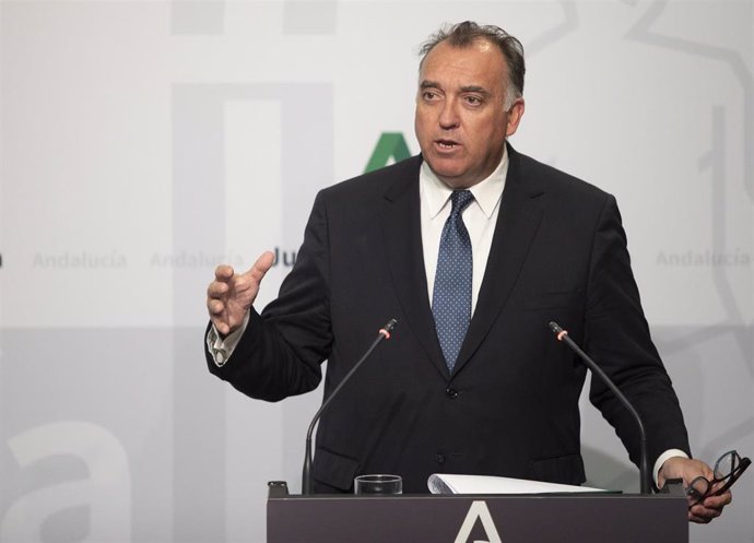 El consejero de Turismo, Cultura y Deporte, Arturo Bernal, durante la rueda de prensa posterior a la reunión de Consejo de Gobierno de la Junta de Andalucía. A 13 de septiembre de 2022, en Sevilla (Andalucía, España).