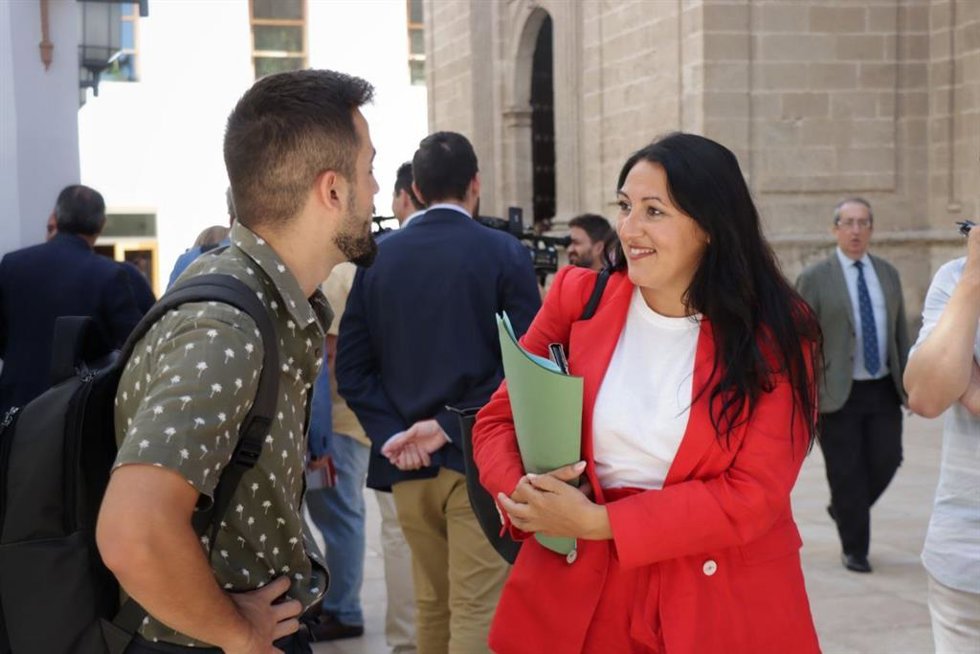 Archivo - La secretaria de Acción Institucional de Podemos Andalucía y parlamentaria de Por Andalucía Alejandra Durán en una foto de archivo junto al también diputado de Por Andalucía José Manuel Gómez.
