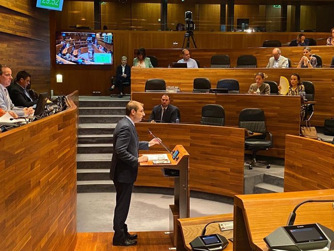 El portavoz de Foro Asturias, Adrián Pumares