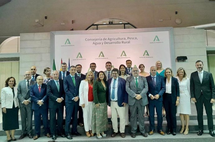 Crespo da la bienvenida oficial al equipo de Agricultura con la sequía como el gran "reto" a afrontar.