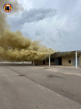 Sofocado un incendio en un almacén del campo de fútbol de Montaverner (Valencia)
