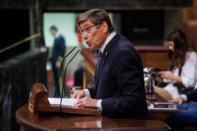 El vicepresidente del Gobierno de Aragón y consejero de Industria, Arturo Aliaga, interviene durante una sesión plenaria en el Congreso de los Diputados, a 13 de septiembre de 2022, en Madrid (España).