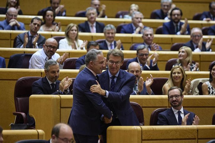 (I-D) El coordinador general del PP, Elías Bendodo; el presidente del Partido Popular, Alberto Núñez Feijóo y el portavoz del Partido Popular en el Senado, Javier Maroto, en una foto de archivo en el Senado.