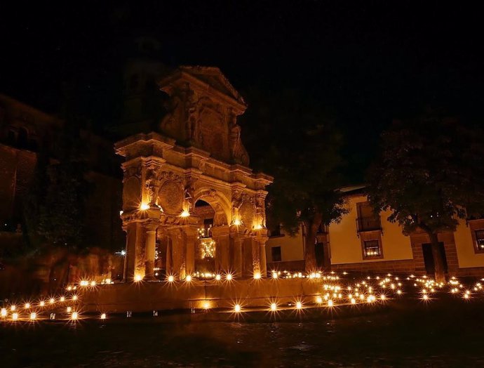 La plaza de Santa María durante el 'Renacimiento a la luz de las velas'.