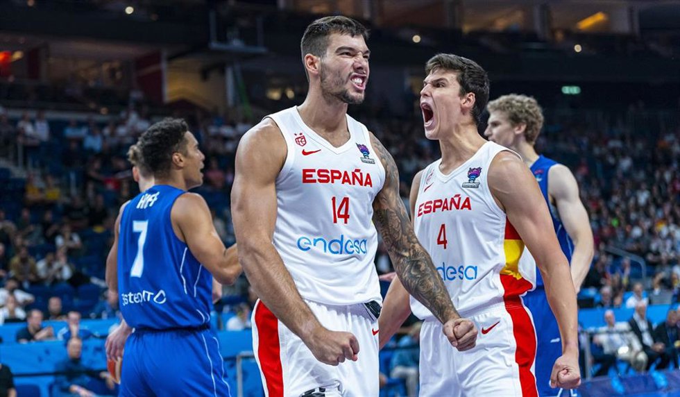 Willy Hernangómez en el partido ante Finlandia del Eurobasket