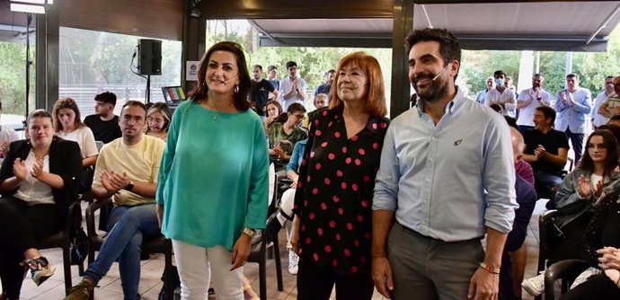 Cristina Narbona celebra un acto con jóvenes riojanos sobre las consecuencias del cambio climático