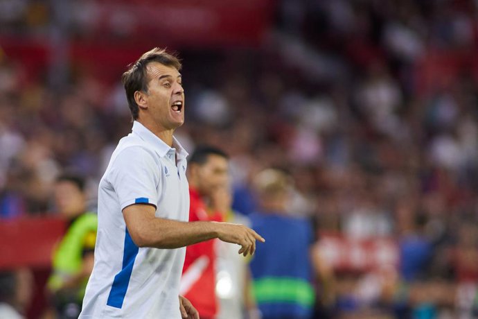 Julen Lopetegui, head coach of Sevilla FC, gestures during the spanish league, La Liga Santander, football match played between Sevilla FC and FC Barcelona at Ramon Sanchez Pizjuan stadium on September 3, 2022, in Sevilla, Spain.