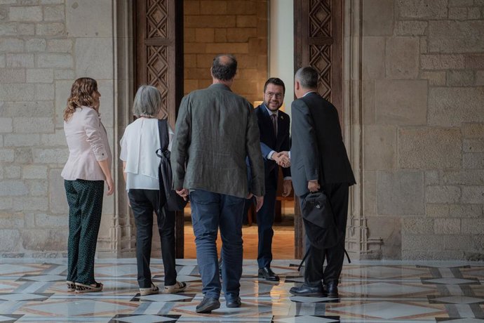 El president de la Generalitat, Pere Aragons (c), rep als presidents d'mnium Cultural, l'ANC i l'Associació de Municipis per la Independncia (AMI), en el Palau de la Generalitat, a 13 de setembre de 2022, a Barcelona