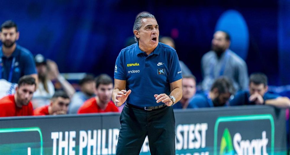 Sergio Scariolo da instrucciones durante el España-Finlandia del Eurobasket 2022