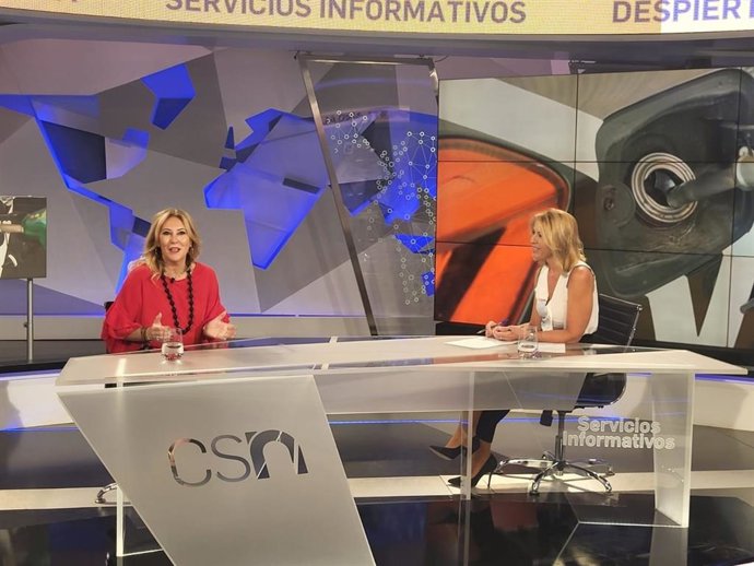 La consejera de Economía, Hacienda y Fondos Europeos, Carolina España, en una entrevista en Canal Sur Televisión