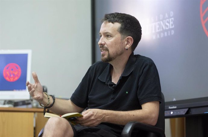 Archivo - El ex vicepresidente del Gobierno de España Pablo Iglesias participa en la mesa redonda (Imagen de archivo)