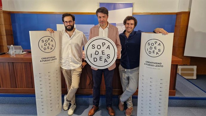 El gerente de la ADER, Luis Alonso,  el presidente de FER Joven, Diego Caro, y el vicepresidente, Jorge Martínez