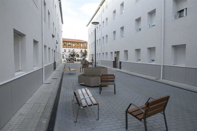 Obras de rehabilitación de viviendas de la Colonia San Miguel en el barrio de Txantrea.