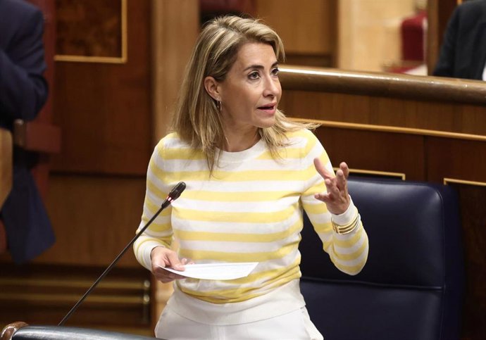 Archivo - La ministra de Transportes, Movilidad y Agenda Urbana, Raquel Sánchez, interviene en una sesión de control, en el Congreso de los Diputados, a 22 de junio de 2022, en Madrid (España).