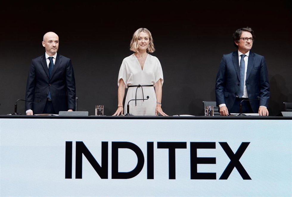 Archivo - La presidenta de Inditex, Marta Ortega y el consejero Oscar García Maceiras en la Junta General de Accionistas de la compañía