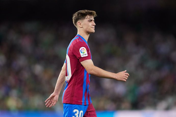 Archivo - Pablo Martin Paez Gavira "Gavi" of FC Barcelona looks on during the spanish league, La Liga Santander, football match played between Real Betis and FC Barcelona at Benito Villamarin stadium on May 7, 2022, in Sevilla, Spain.