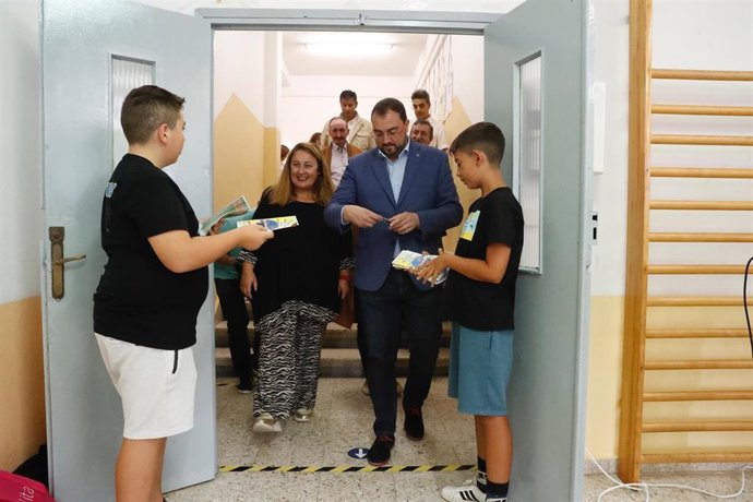 Visita al colegio Carlos Bousoño en Boal.