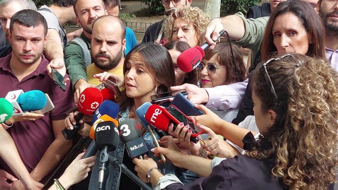 La portavoz del Secretariado Nacional de la CUP y exdiputada 'cupaire', Maria Sirvent, en declaraciones a los medios