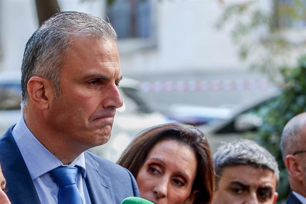 El secretario general de Vox, Javier Ortega Smith, ofrece declaraciones a los medios de comunicación tras la salida de la exdiputada de la CUP, Anna Gabriel, de declarar ante el Tribunal Supremo, a 14 de septiembre de 2022, en Madrid (España).