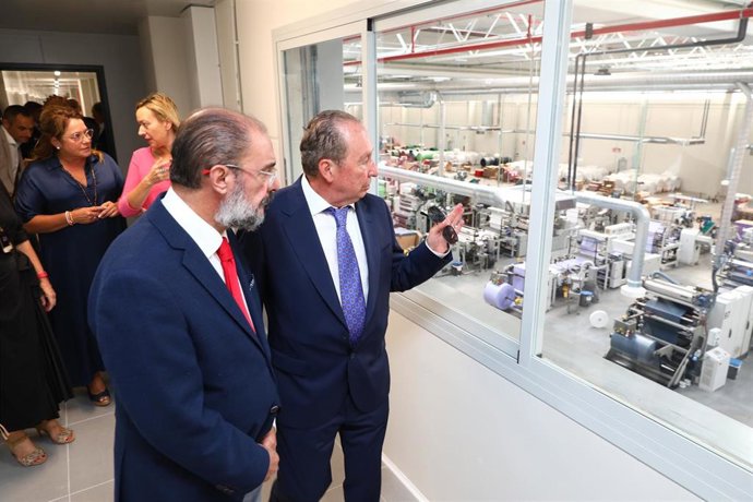 El presidente del Gobierno de Aragón, Javier Lambán, ha visitado la fábrica de Sphere en Pedrola junto con los empresarios promotores.