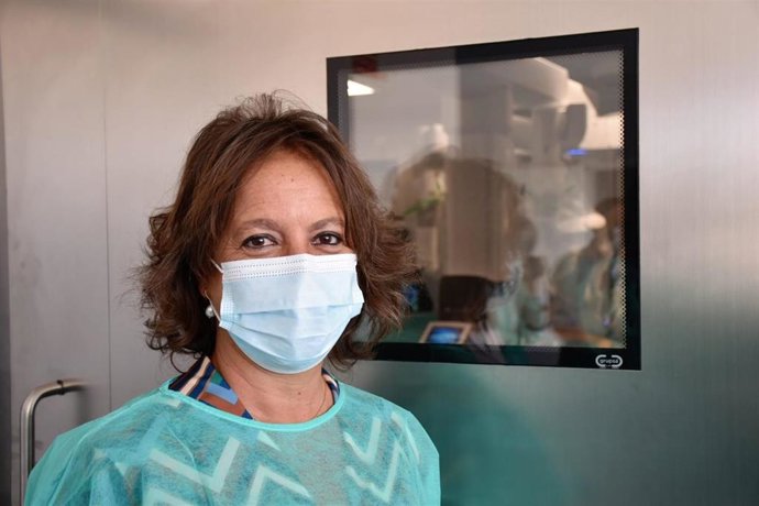 La consejera de Salud y Consumo de la Junta de Andalucía, Catalina García, en su visita al Hospital Juan Ramón Jiménez de Huelva.