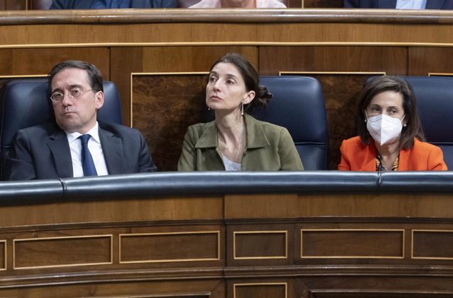 Archivo - (I-D) El ministro de Exteriores, Unión Europea y Cooperación, José Manuel Albares; la ministra de Justicia, Pilar Llop; y la ministra de Defensa, Margarita Robles, una sesión del Congreso