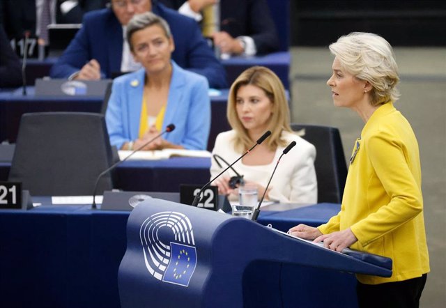 14 September 2022, France, Strasbourg: Ursula von der Leyen (R), European Commission President, delivers a State of the Union address at the beginning of the plenary session of the European Parliament. Photo: Philipp von Ditfurth/dpa