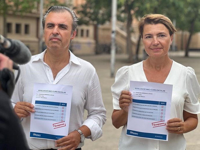 El coordinador de la comisión de Educación del PP, Toni Vera, y la portavoz del partido en la Comisión de Educación del Parlament, Marga Durán.