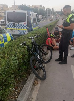 Accidente de circulación, con heridos de gravedad, entre una bicicleta y un patinete eléctrico en Algeciras (Cádiz).