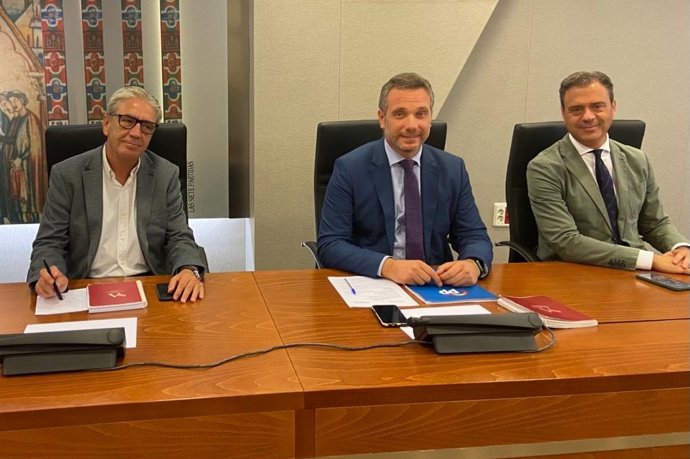 El portavoz del Grupo Parlamentario Popular, Joaquín Segado, en la Junta de Portavoces