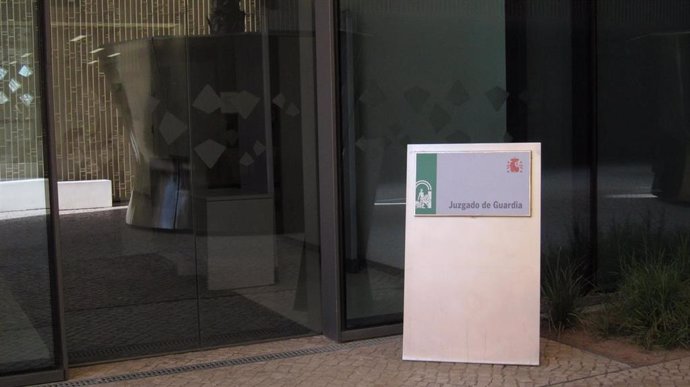 Archivo - Puerta de acceso al Juzgado de Guardia en la Ciudad de la Justicia de Córdoba (Foto de archivo).