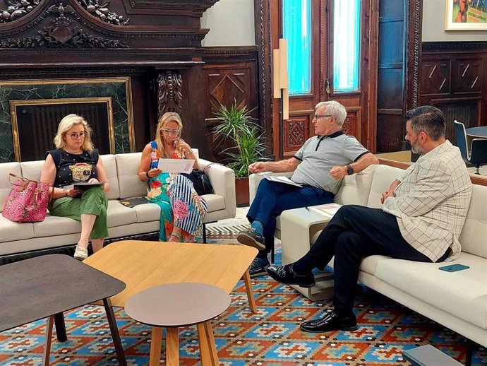 El alcalde de Valncia, Joan Ribó, se reúne con el presidente de la Cámara de Comercio, José Vicente Morata, y la presidenta de CEV-Valncia, Eva Blasco