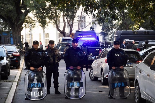 Traslado de los detenidos por el intento de asesinato de Cristina Fernández