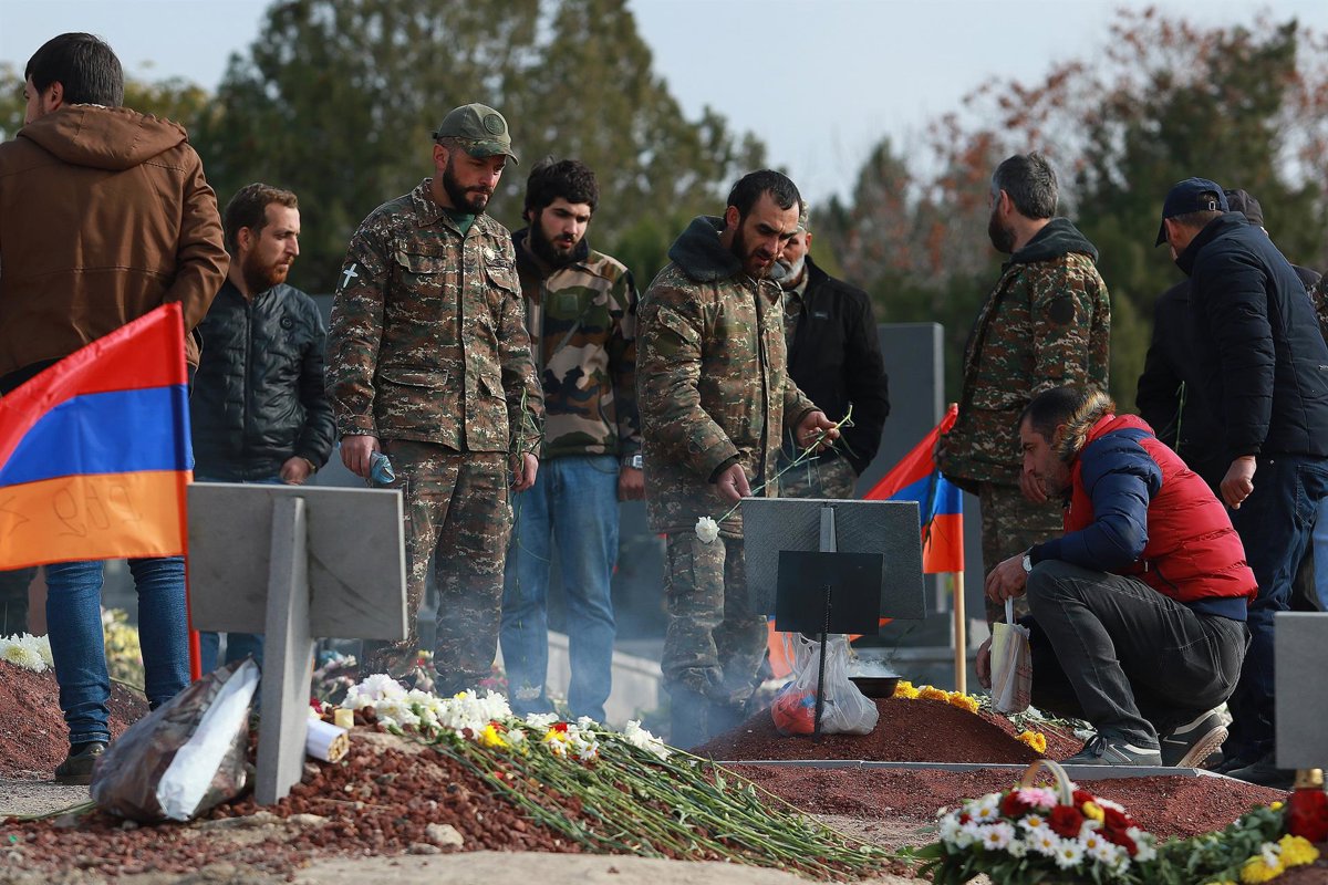 Armenia acusa a las tropas azeríes de atacar vehículos de la guardia fronteriza rusa - Vimarsana News