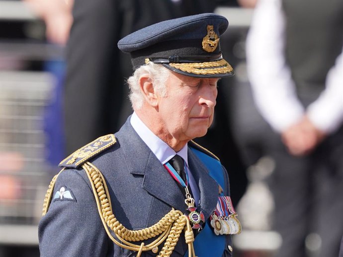 14 September 2022, United Kingdom, London: King Charles III follows the coffin of his mother Queen Elizabeth II, covered with the Royal Standard and the Imperial Crown of State, as it is carried on a horse-drawn carriage of the Royal Horse Artillery fro