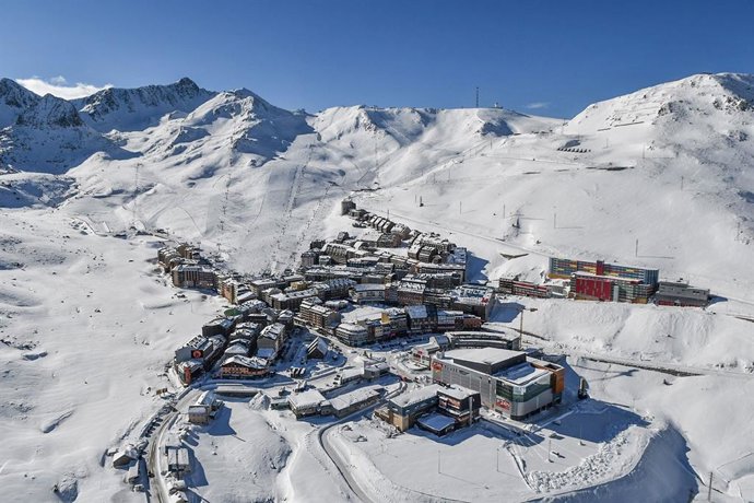 Vista de les pistes d'esquí de Pas de la Casa, a Andorra