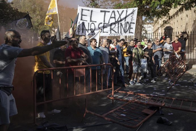 Detalle de unos taxitas manifestándose, en una foto de archivo.