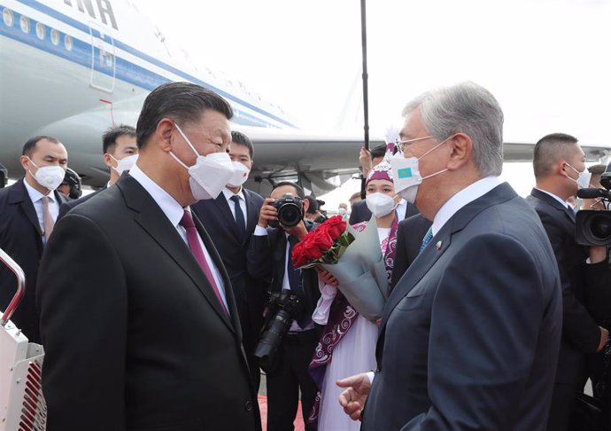 Xi Jinping, presidente de China, recibido en Kazajistán por su homólogo Kasim Jomart Tokayev