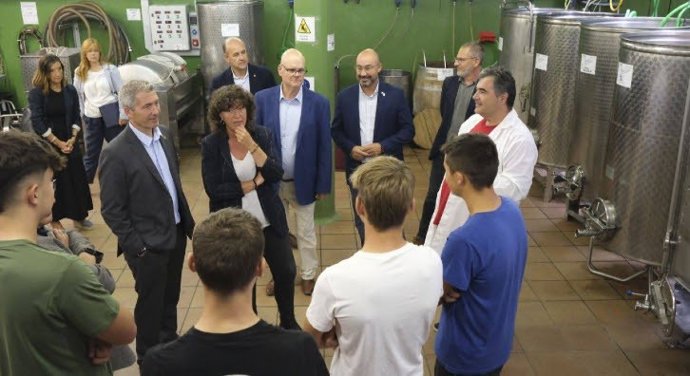 La consellera Jord y el conseller Gonzlez-Cambray en la Escuela Agraria de Gandesa (Tarragona)