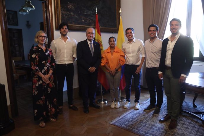 El alcalde de Málaga recibe a una delegación de la ciudad colombiana de Barranquilla