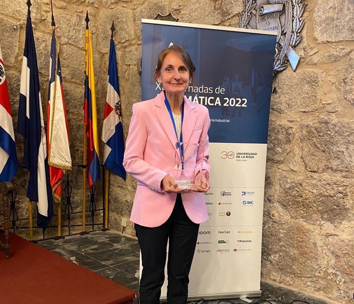 Francisca segura, investigadora de la UHU, primer Premio CEA al Talento Femenino en Automática.
