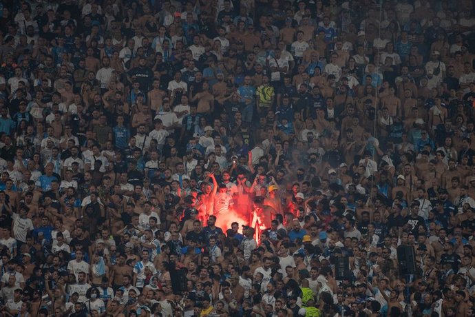 13 September 2022, France, Marseille: A red torch burns in the midst of the Marseille ultras during the UEFA Champions League Group D soccer match between Olympique Marseille and Eintracht Frankfurt at Orange Velodrome. Photo: Sebastian Gollnow/dpa