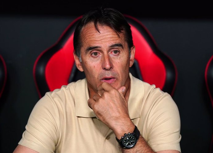 06 September 2022, Spain, Seville: Sevilla manager Julen Lopetegui pictured during the UEFA Champions League Group G soccer match between FC Sevilla and Manchester City at Ramon Sanchez Pizjuan. Photo: Nick Potts/PA Wire/dpa