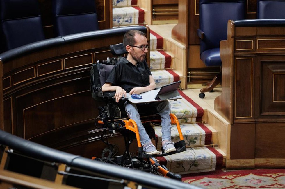 El portavoz de Unidas Podemos en el Congreso de los Diputados, Pablo Echenique, interviene durante una sesión plenaria en el Congreso de los Diputados, a 13 de septiembre de 2022, en Madrid (España). 